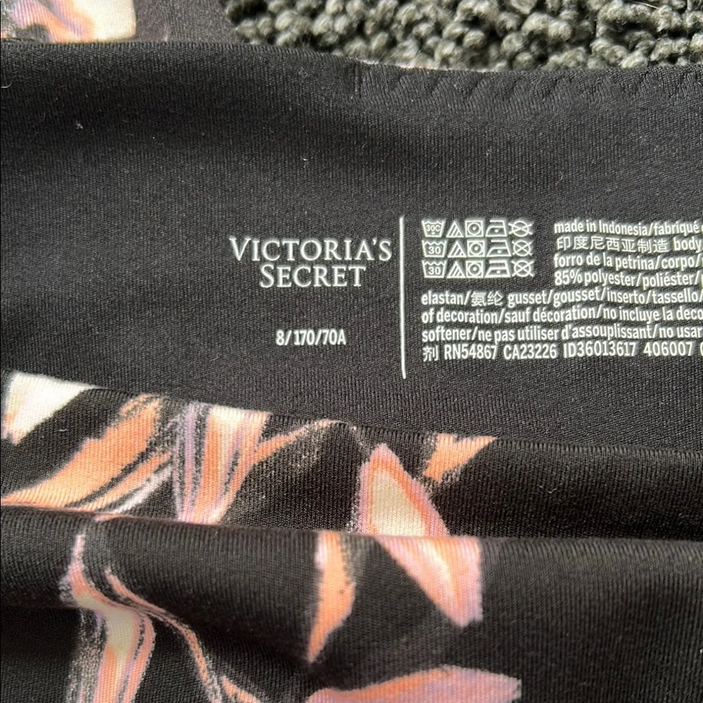 Victoria’s Secret Black Floral Leggings 8 - Picture 6 of 6